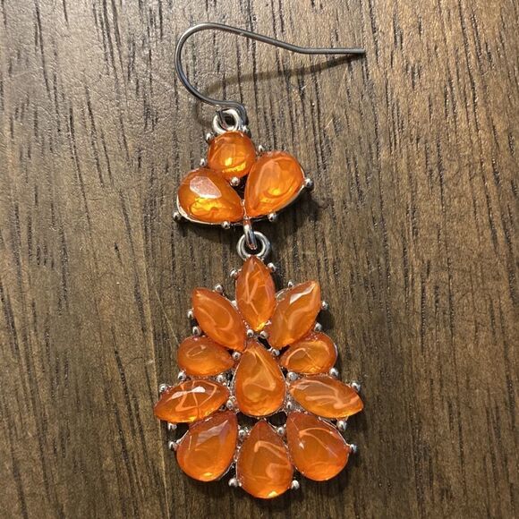 Vintage Avon Chandelier Silver tone Earrings with Faceted Orange Gem Stones. - Picture 2 of 3